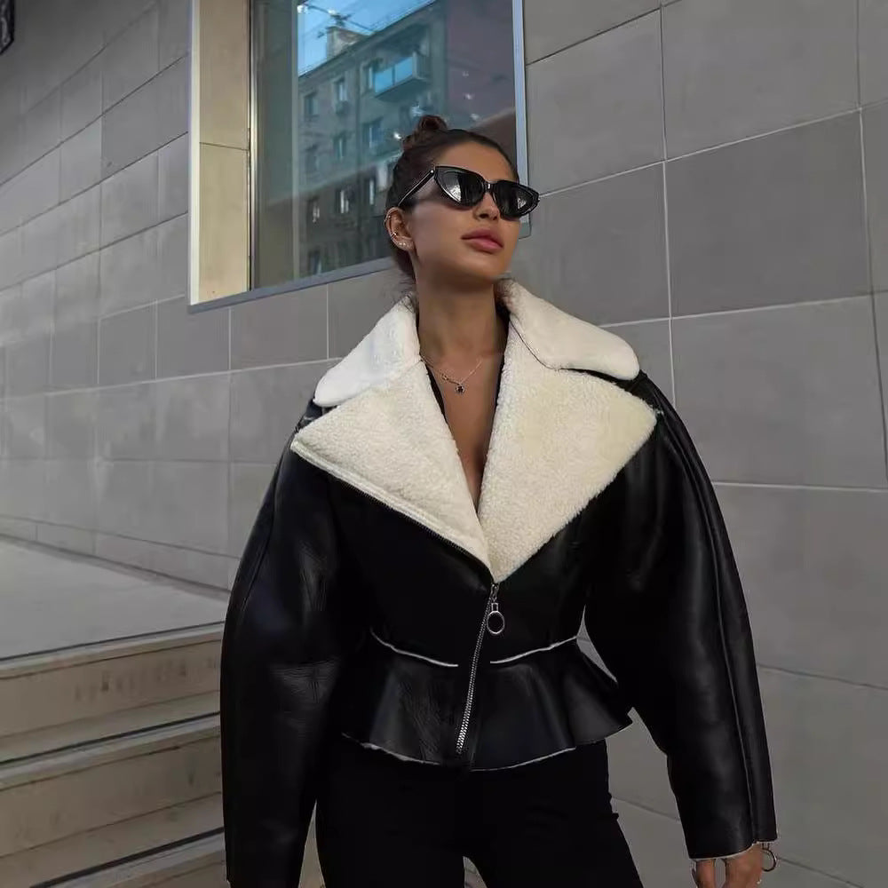 Damen Kurze Lammfellimitat-Bikerjacke mit Oversize-Kragen und asymmetrischem Reißverschluss Chichicherry