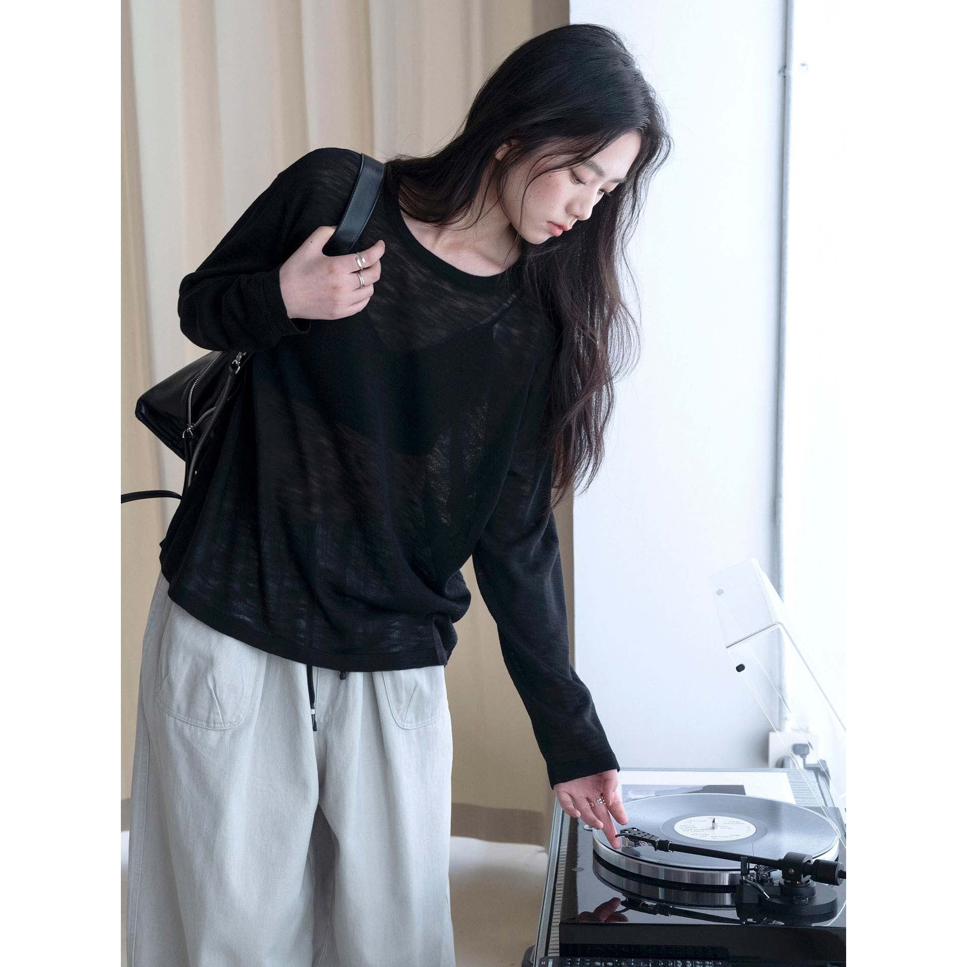 Women's Lightweight Fine Knit Long Sleeve Sweater with Round Neck Chichicherry