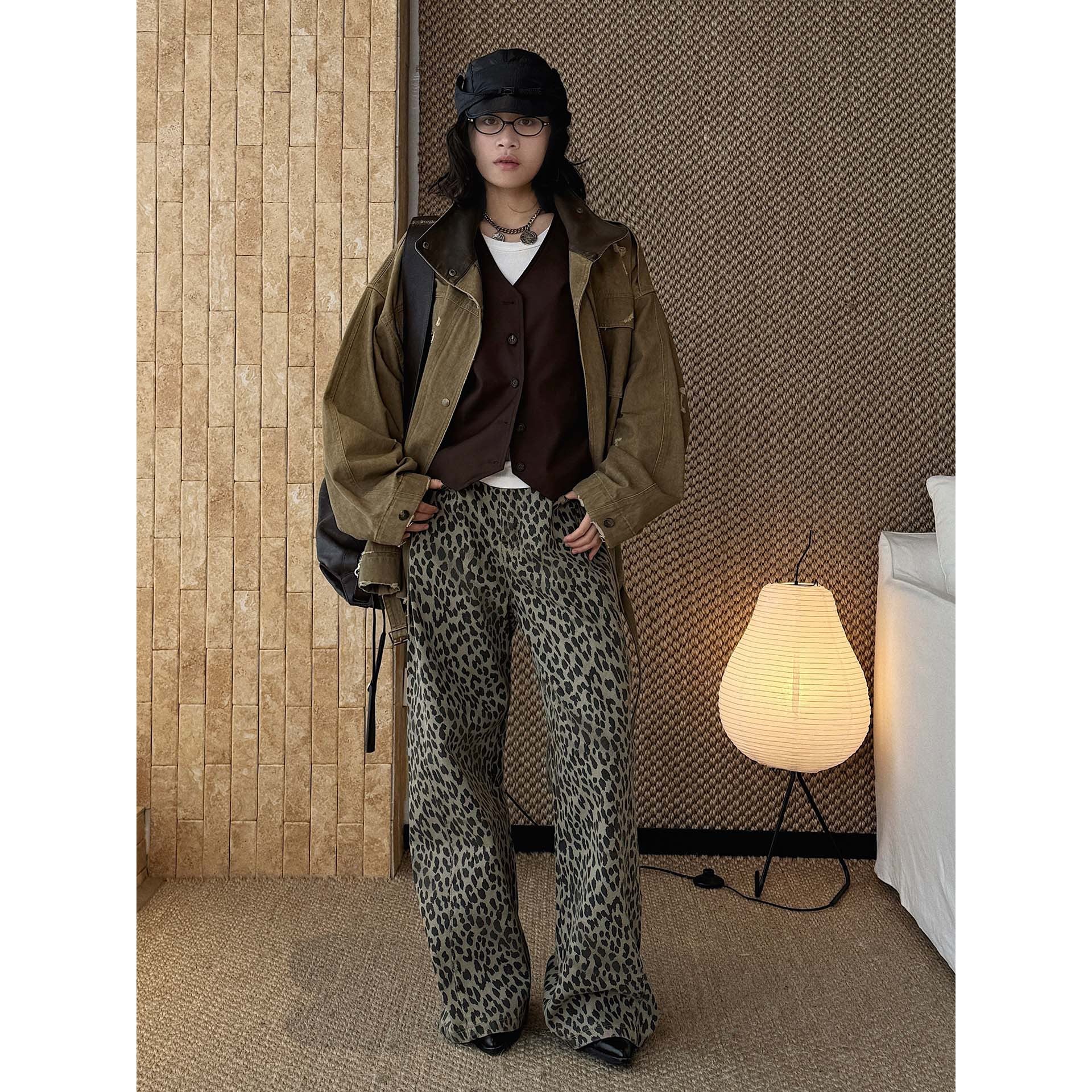 Women Wide High-Waist Palazzo Pants in Leopard Print with Relaxed Fit and High Waist Chichicherry