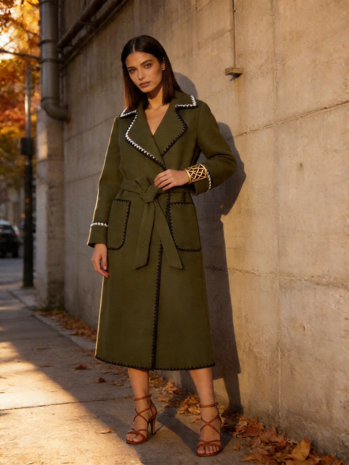 Women’s wrap coat made of wool blend with scalloped trim and tie belt Chichicherry