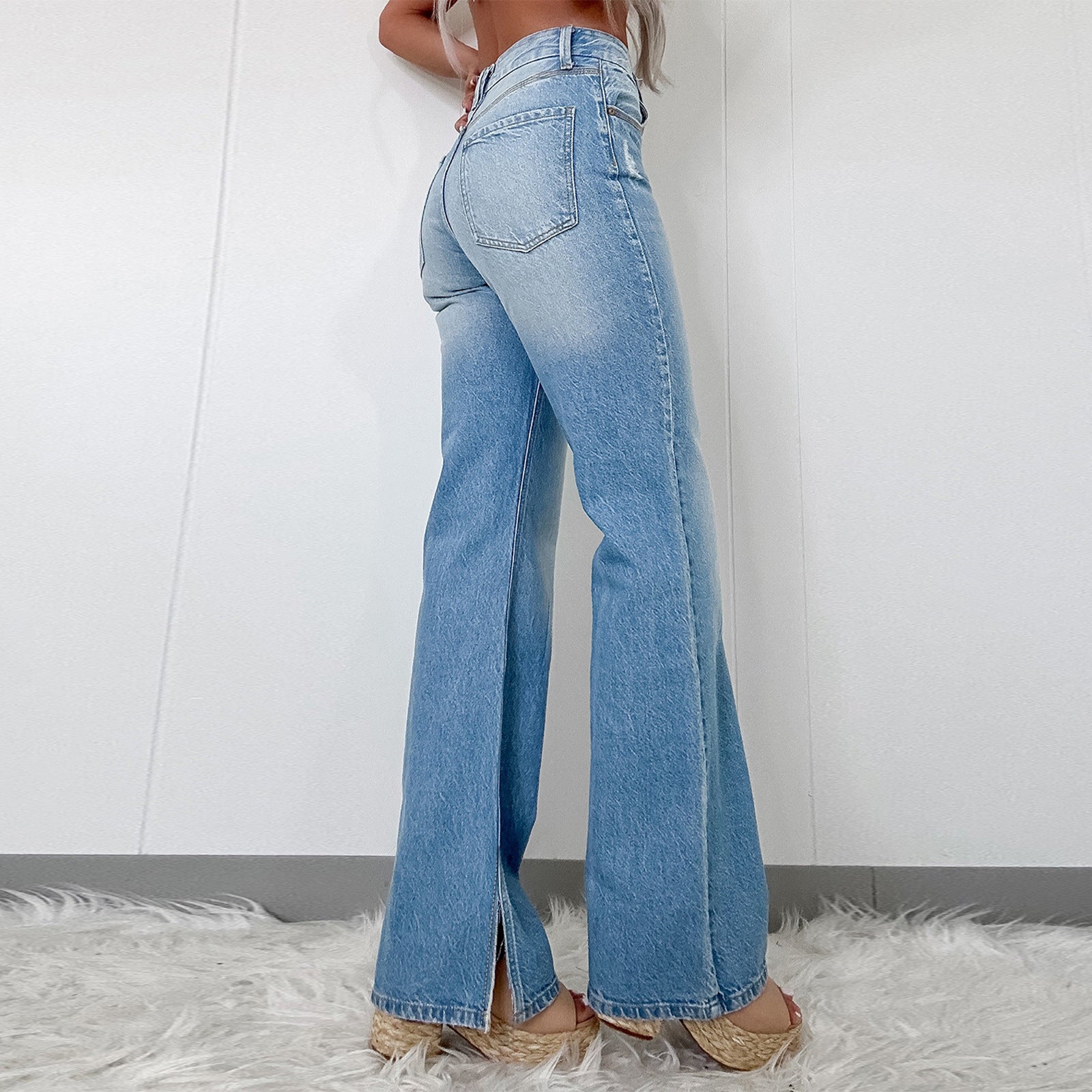 Women high-waisted flared jeans in denim with front slit and wide leg Chichicherry