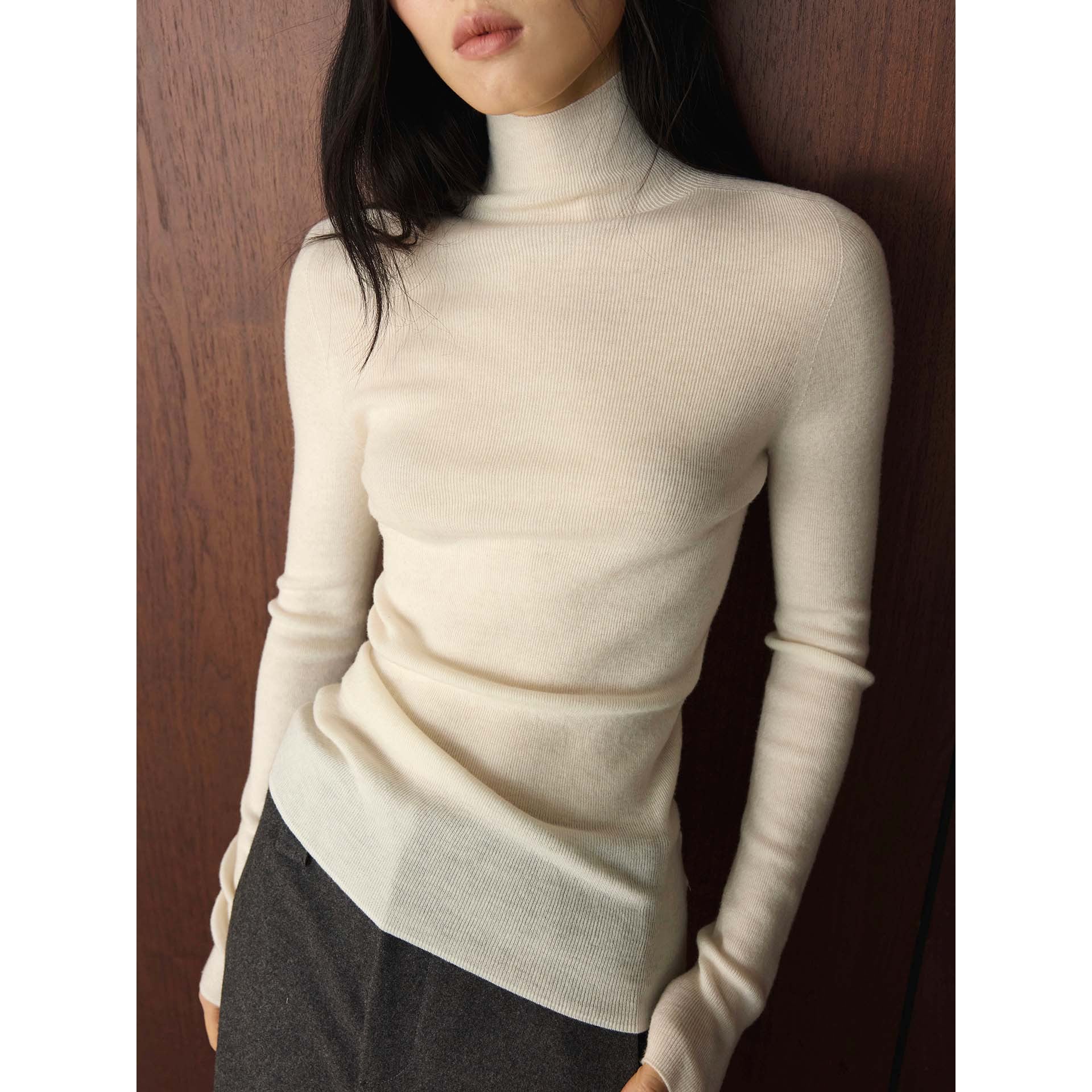 Women's Slim-Fit Turtleneck Sweater Made of Merino Mix Fine Knit Chichicherry