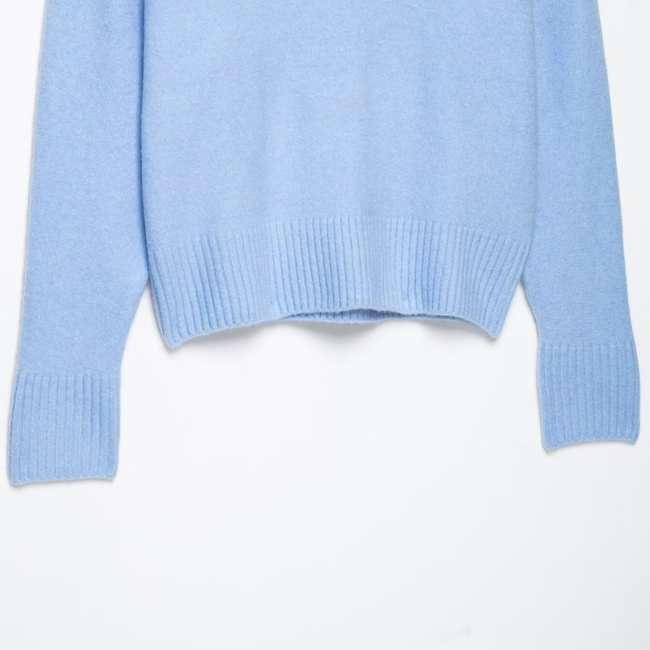 Women's Oversize V-Neck Fine Knit Sweater with Wide Ribbed Hem Chichicherry