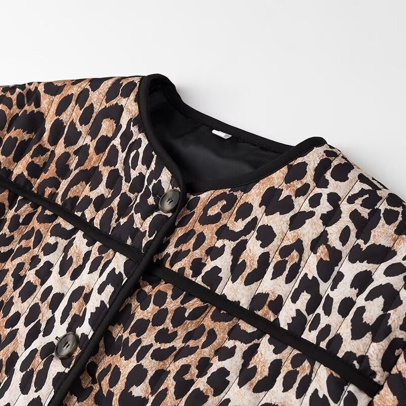 Women’s short jacket with all-over leopard print, round neckline and contrasting piping Chichicherry
