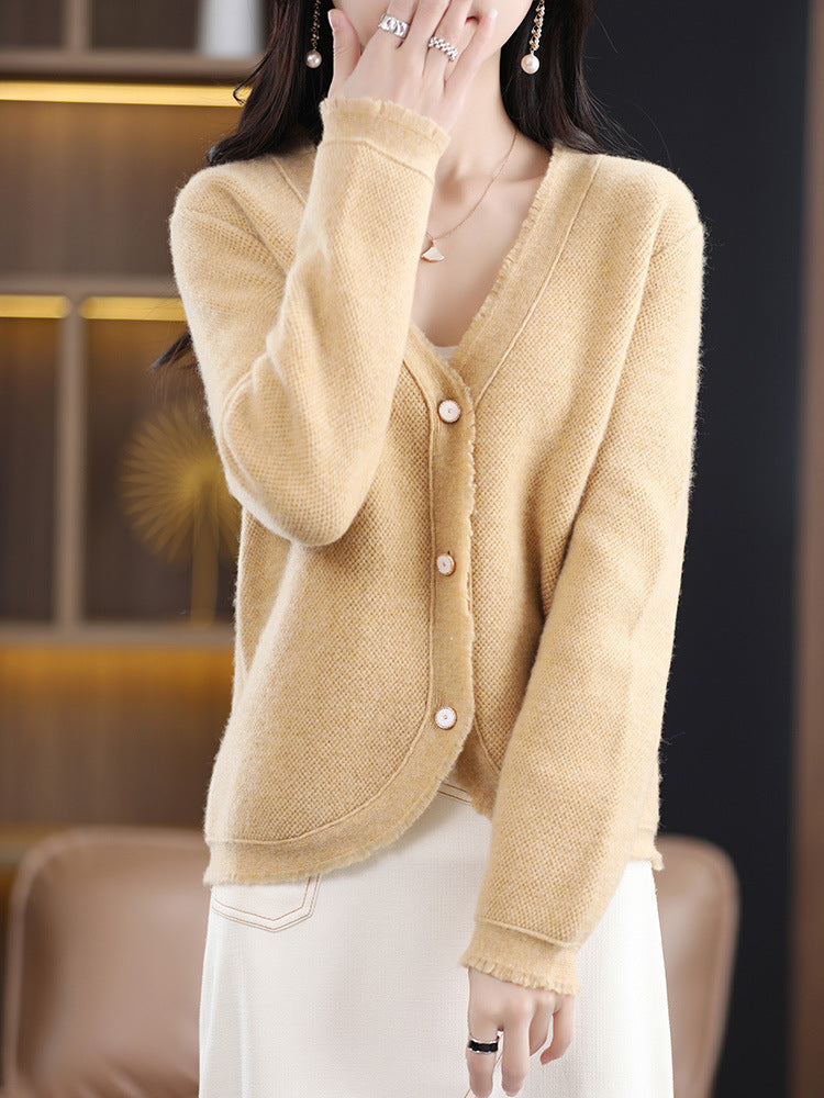 Women's Short Cut V-Neck Cardigan with Fine Pile and Pearl Buttons Chichicherry