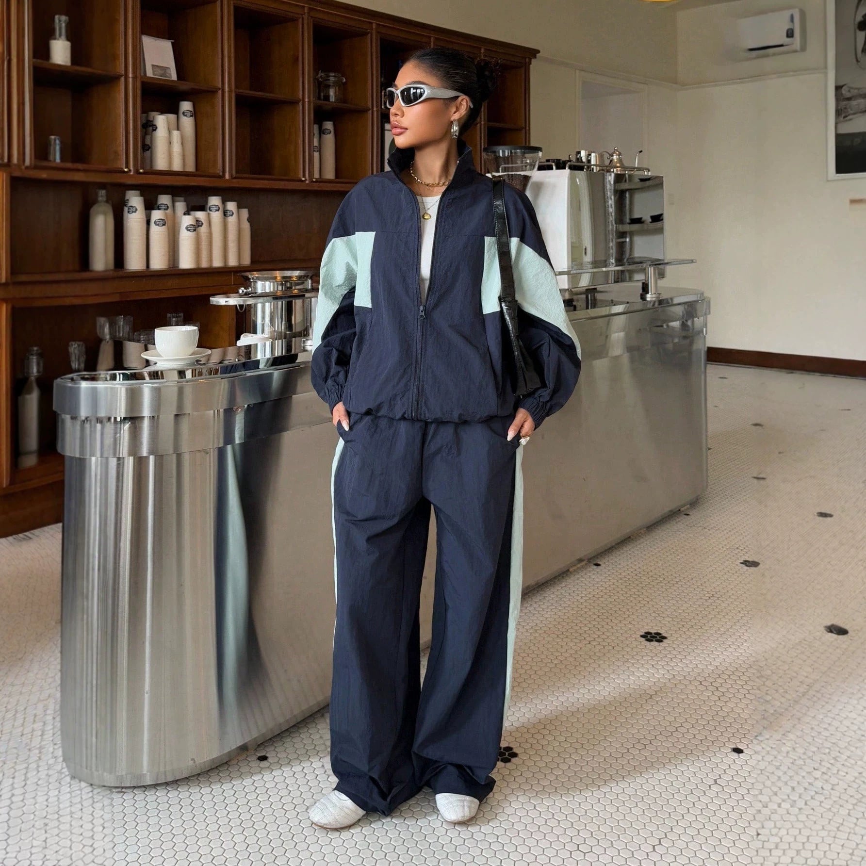 Women's Cropped Training Jacket and High-Cut Wide-Leg Jogging Pants Set Chichicherry