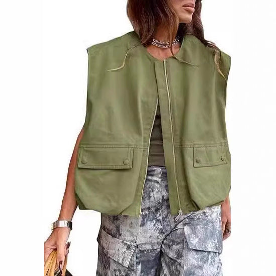 Women's sleeveless utilitarian vest with zipper and flap pockets Chichicherry