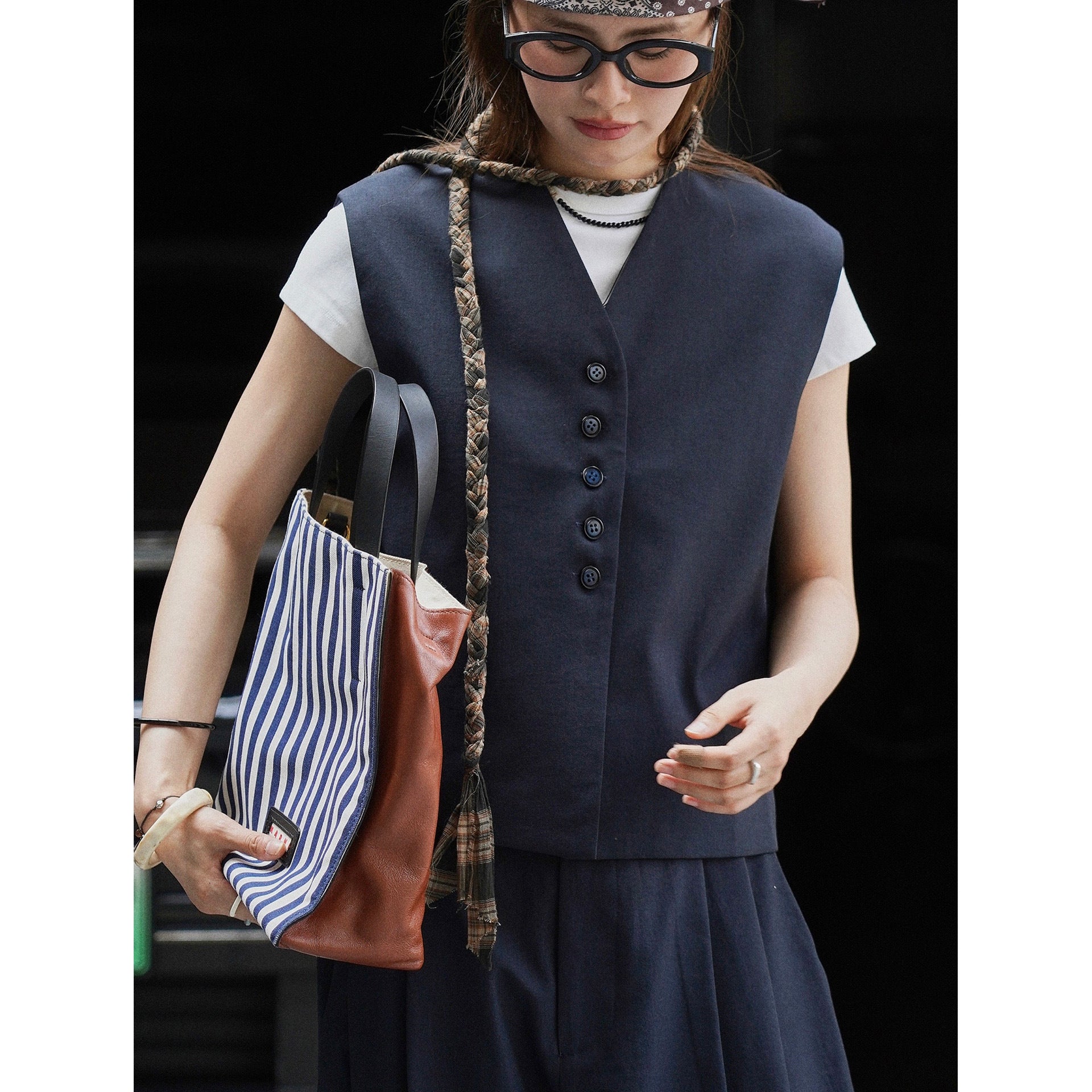 Women's Oversized Tailoring Vest with V-Neck and Continuous Button Placket Chichicherry