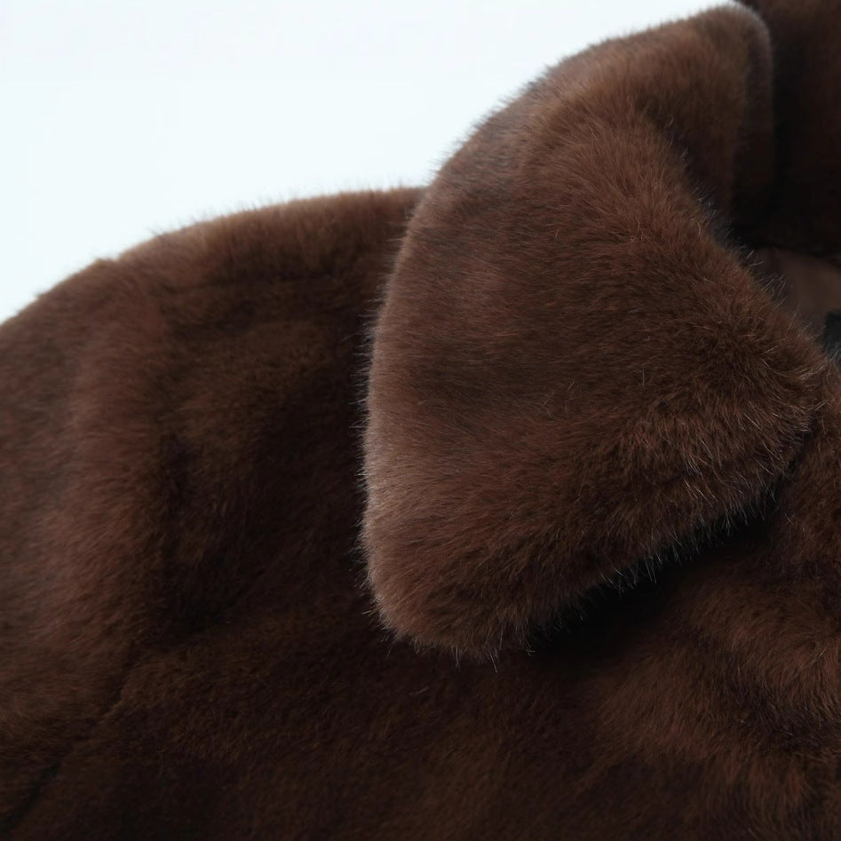Women’s short jacket made of luxurious faux fur with a classic shirt collar Chichicherry