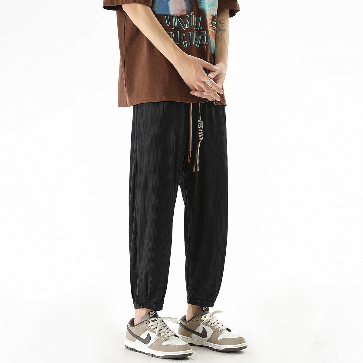 Men's loose-fitting leisure pants with drawstring, fine ribbed structure, and buttoned cuffs Chichicherry