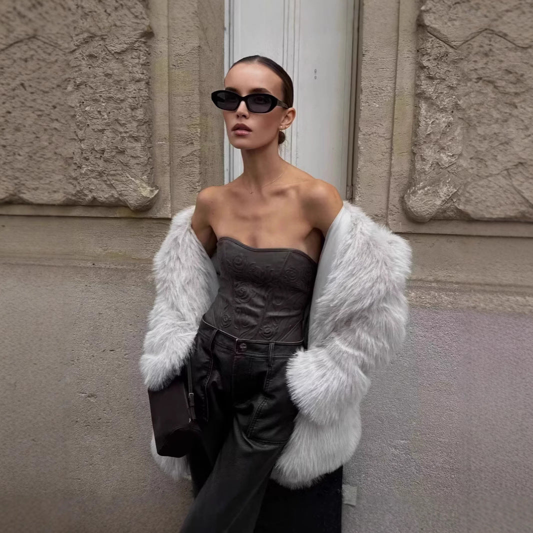 Ladies short jacket made of voluminous high-pile faux fur with oversized silhouette Chichicherry