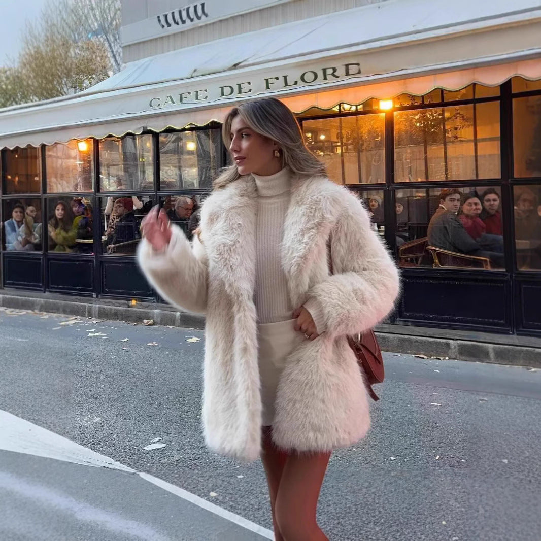 Ladies short jacket made of voluminous high-pile faux fur with oversized silhouette Chichicherry