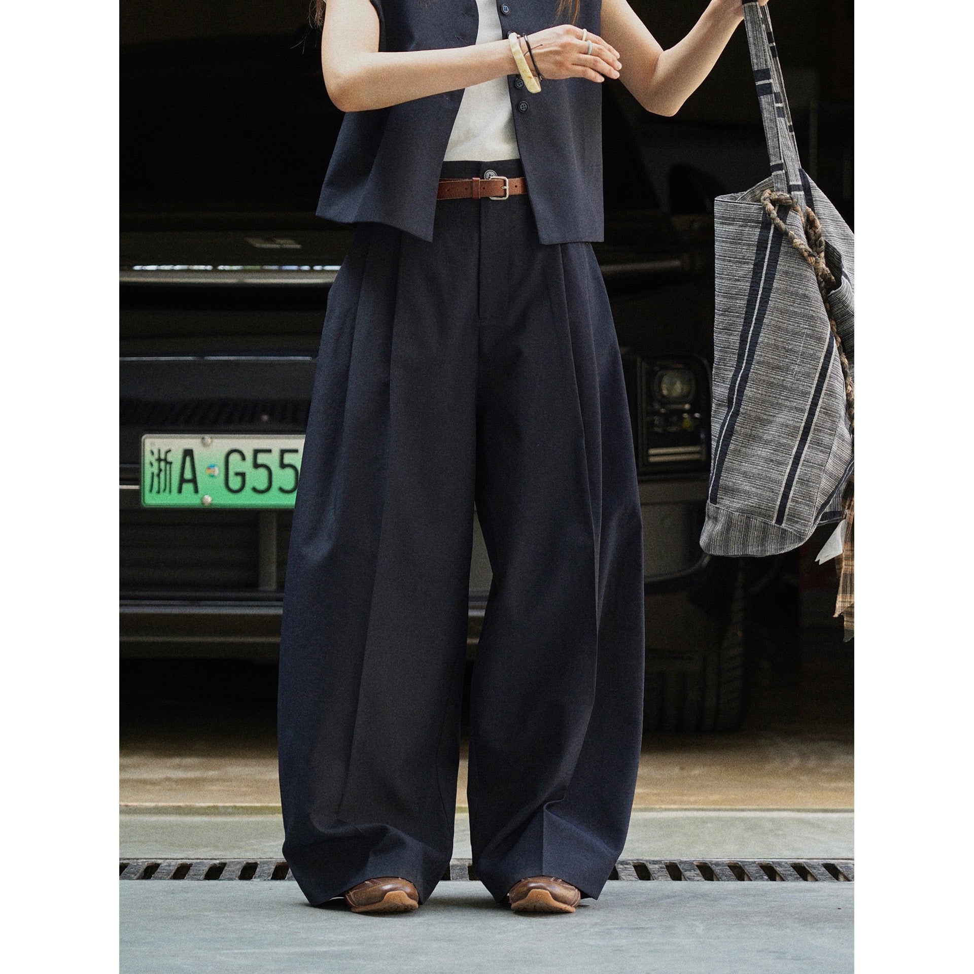 Women Wide High-Waisted Marlene Pants with Pleats and Low Crotch Chichicherry
