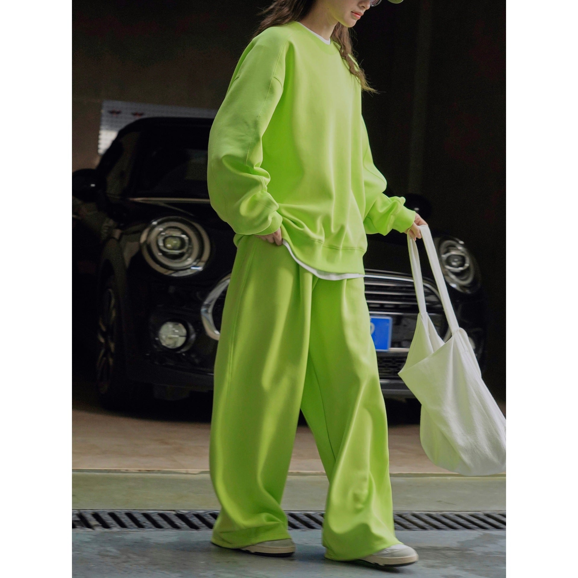 Women's Relaxed Sweat Pullover with Reinforced Crew Neck and Cotton Fleece Chichicherry