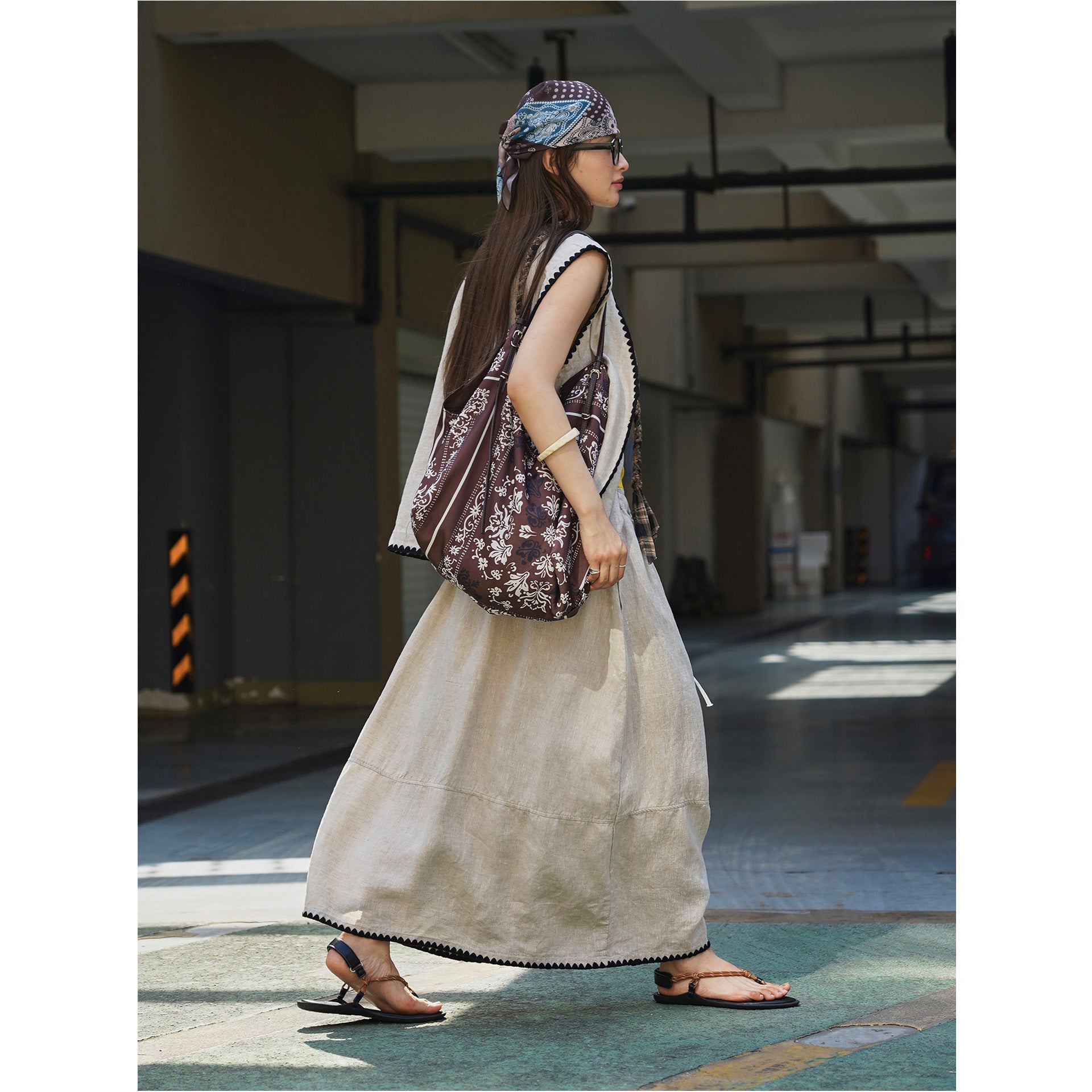 Women's maxi skirt made of linen blend with elastic drawstring waistband and zigzag trim Chichicherry