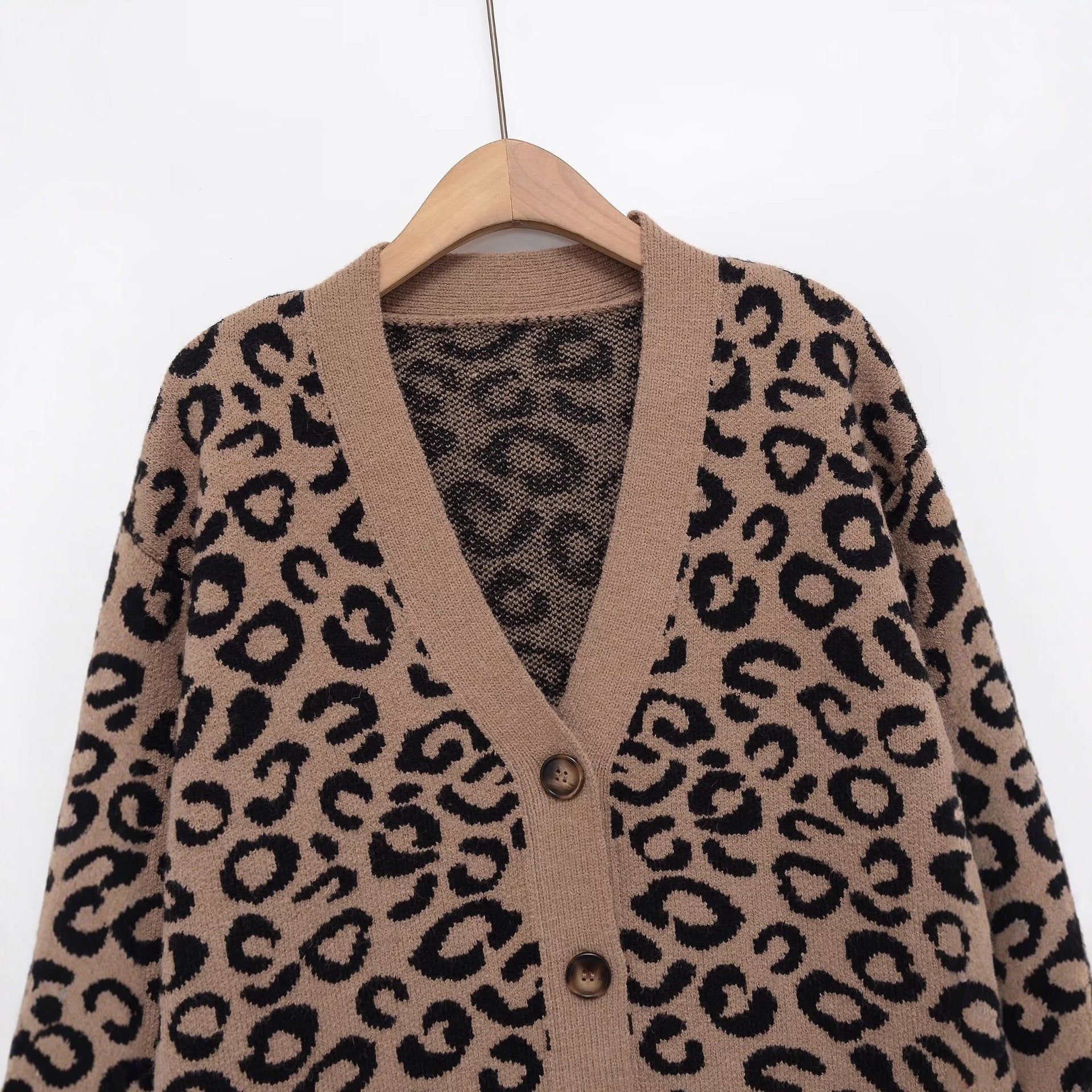 Women's Oversized Knit Cardigan with Leopard Print, V-Neck and Button Placket Chichicherry