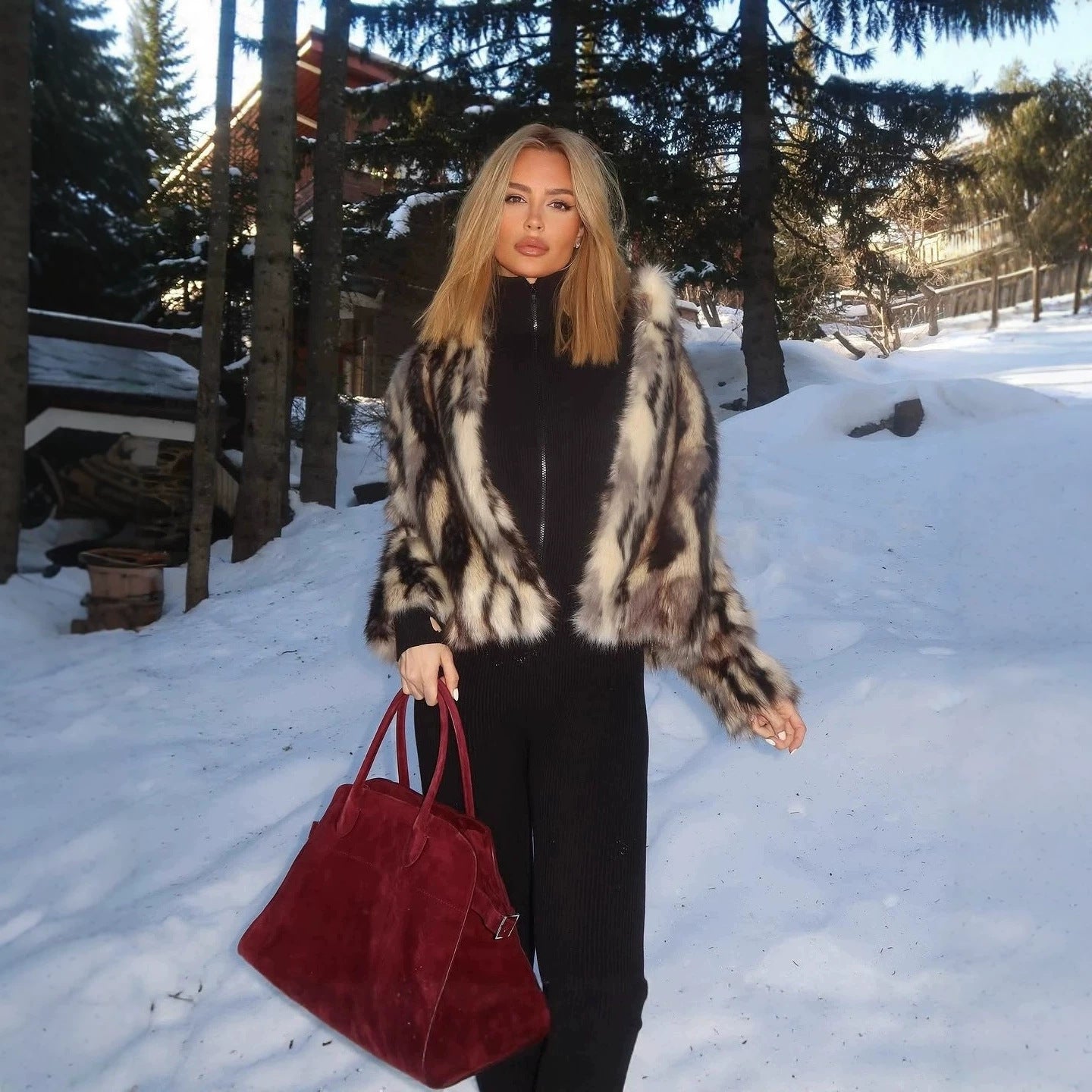 Ladies short cut boxy faux fur jacket with contrasting spot pattern and stand collar Chichicherry