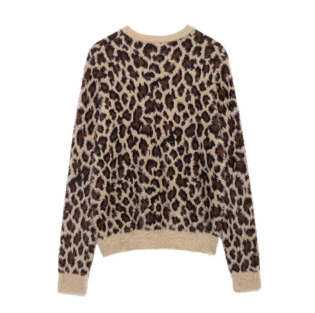 Women's Fluffy Knit Sweater with Leopard Print and Crew Neck Chichicherry