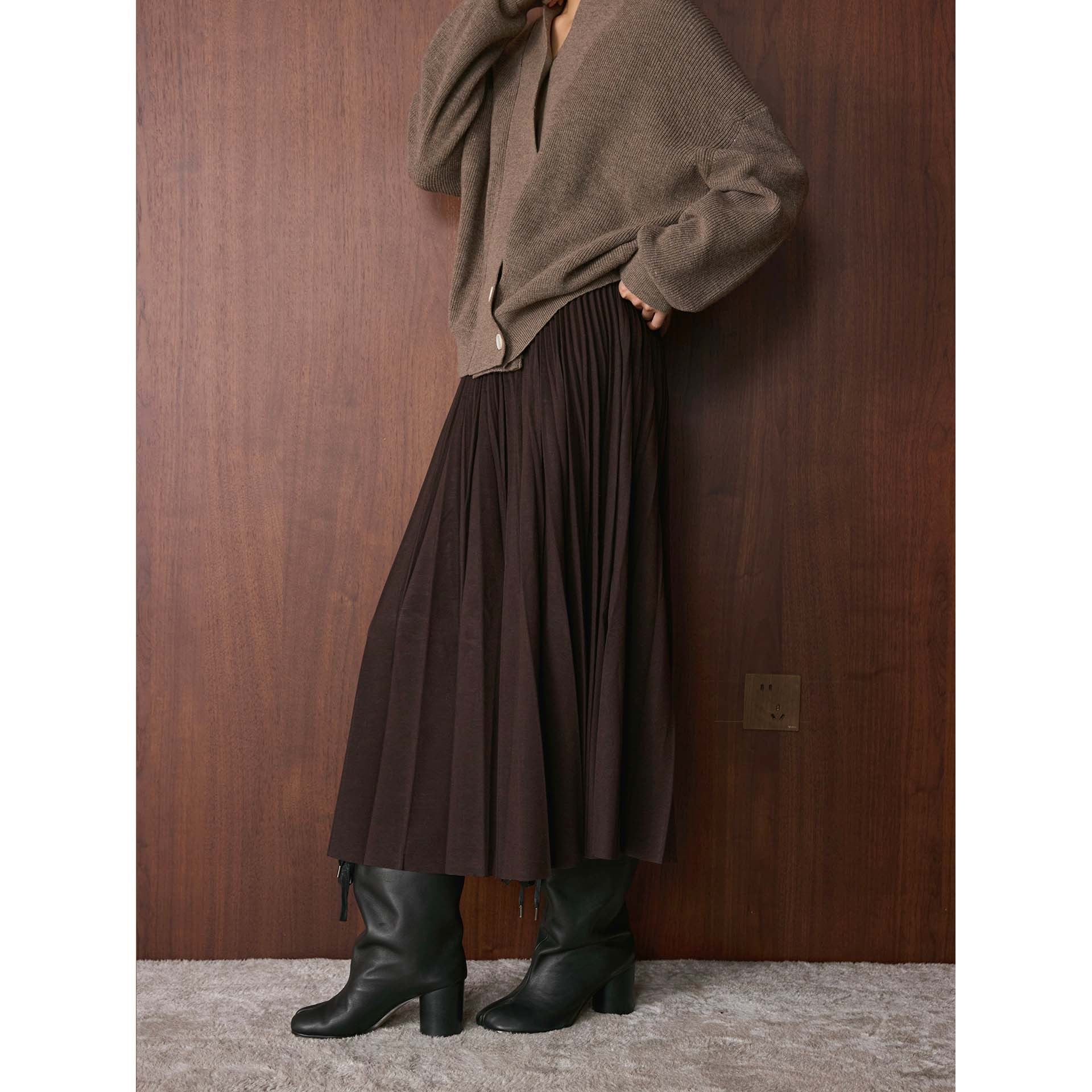 Women's Pleated Midi Skirt made of flowing twill with fine knife pleats Chichicherry