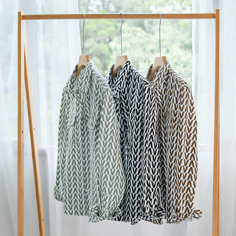 Men's patterned overshirt made of cotton blend with geometric V-pattern, patch chest pockets and relaxed fit Chichicherry