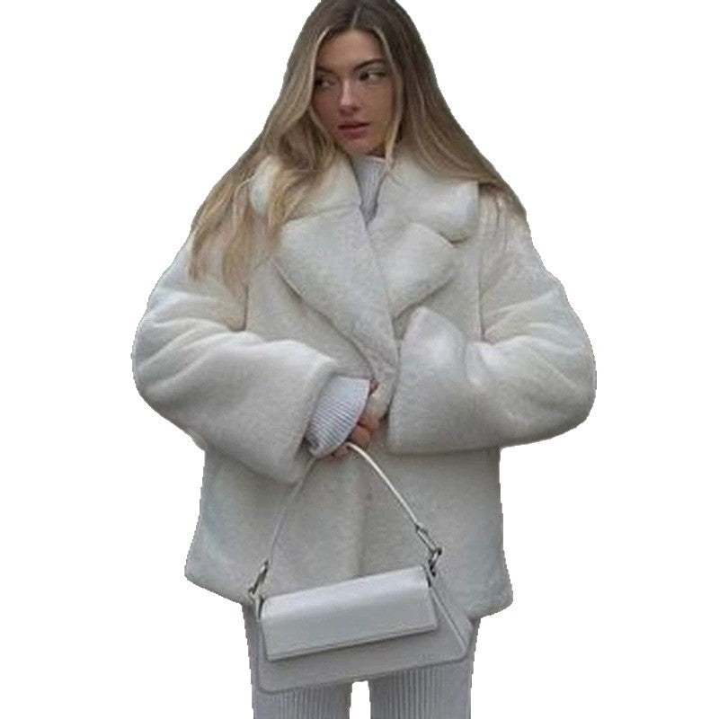 Women's short coat made of vegan high-pile with voluminous shawl collar and boxy silhouette Chichicherry