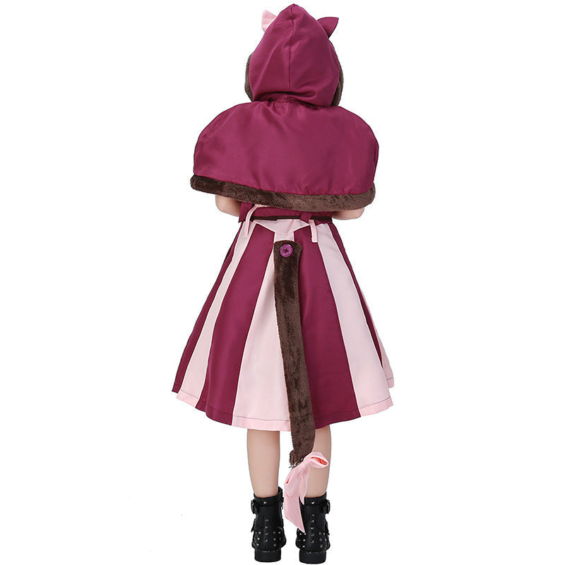Girl costume with hooded cape and playfully designed details Chichicherry