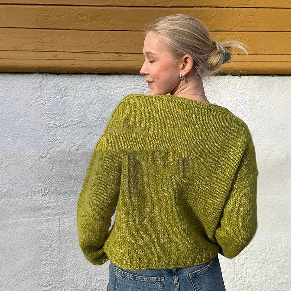 Women's Short Oversized Knit Cardigan with Decorative Hook Closures & Round Neckline Chichicherry