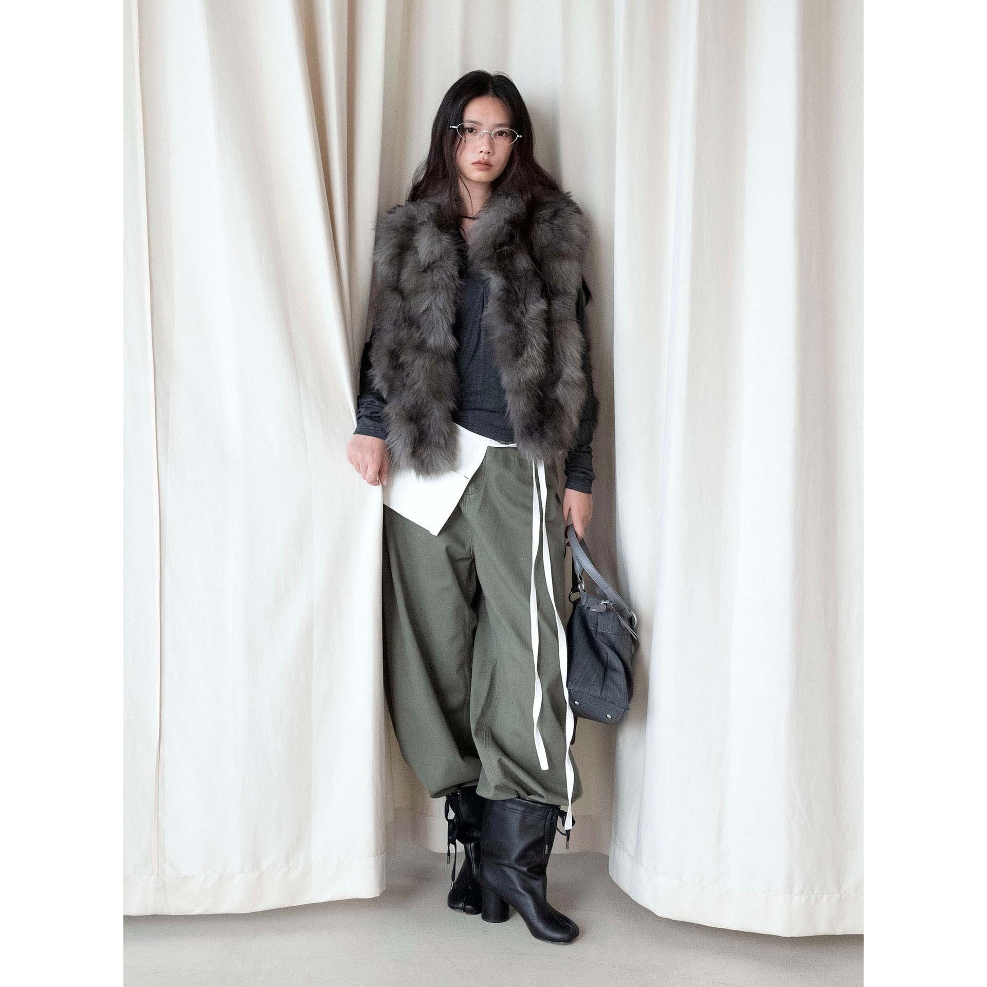 Women's short faux fur vest with voluminous collar and boxy silhouette Chichicherry