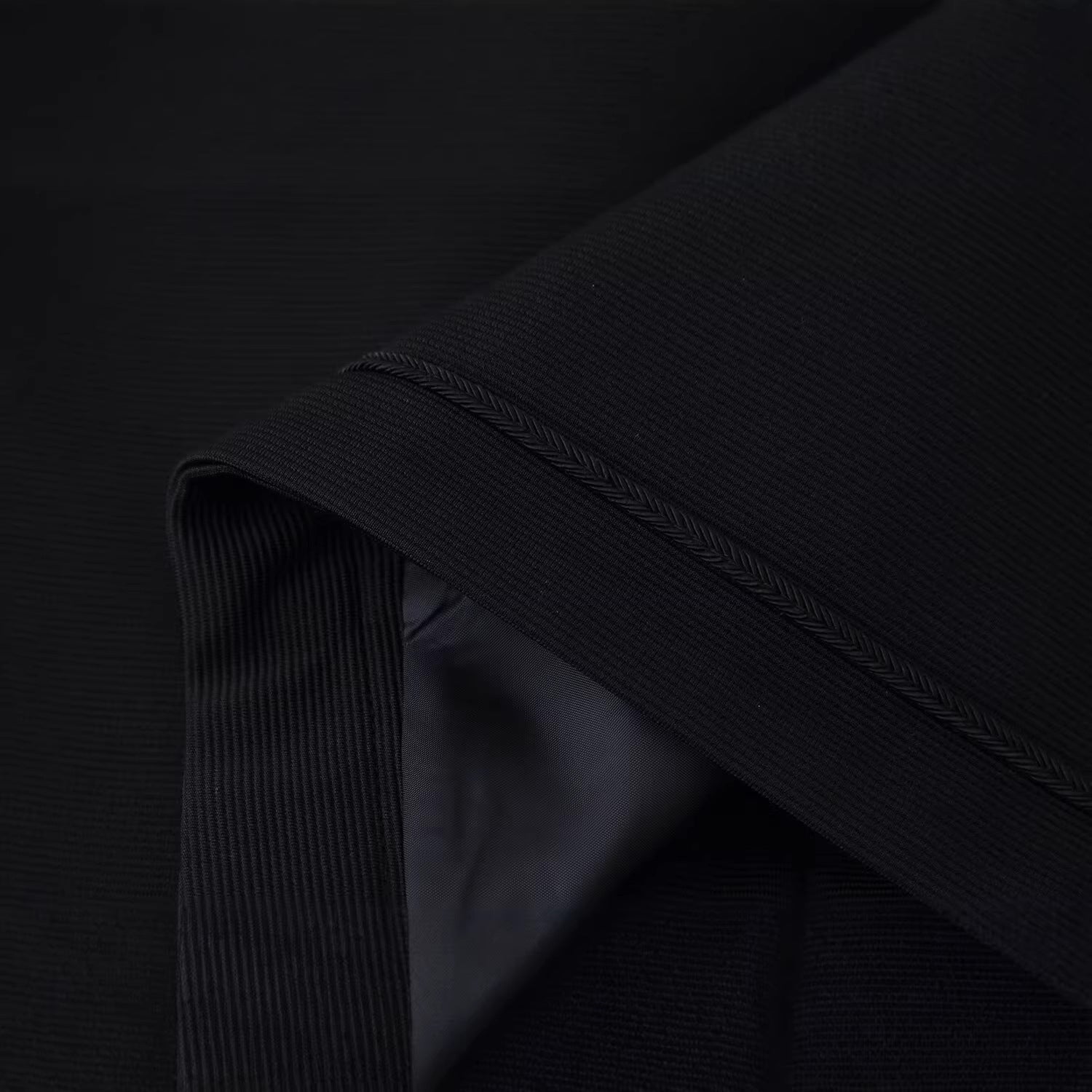 Women's short jacket in a military-inspired style with stand-up collar and decorative cords Chichicherry
