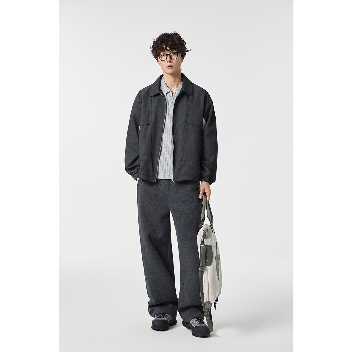 Unisex short jacket in boxy cut with continuous zipper and flap pockets Chichicherry