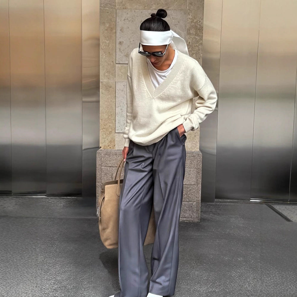 Women's Oversize V-Neck Sweater made of Cashmere Mix with Ripped Hem Chichicherry