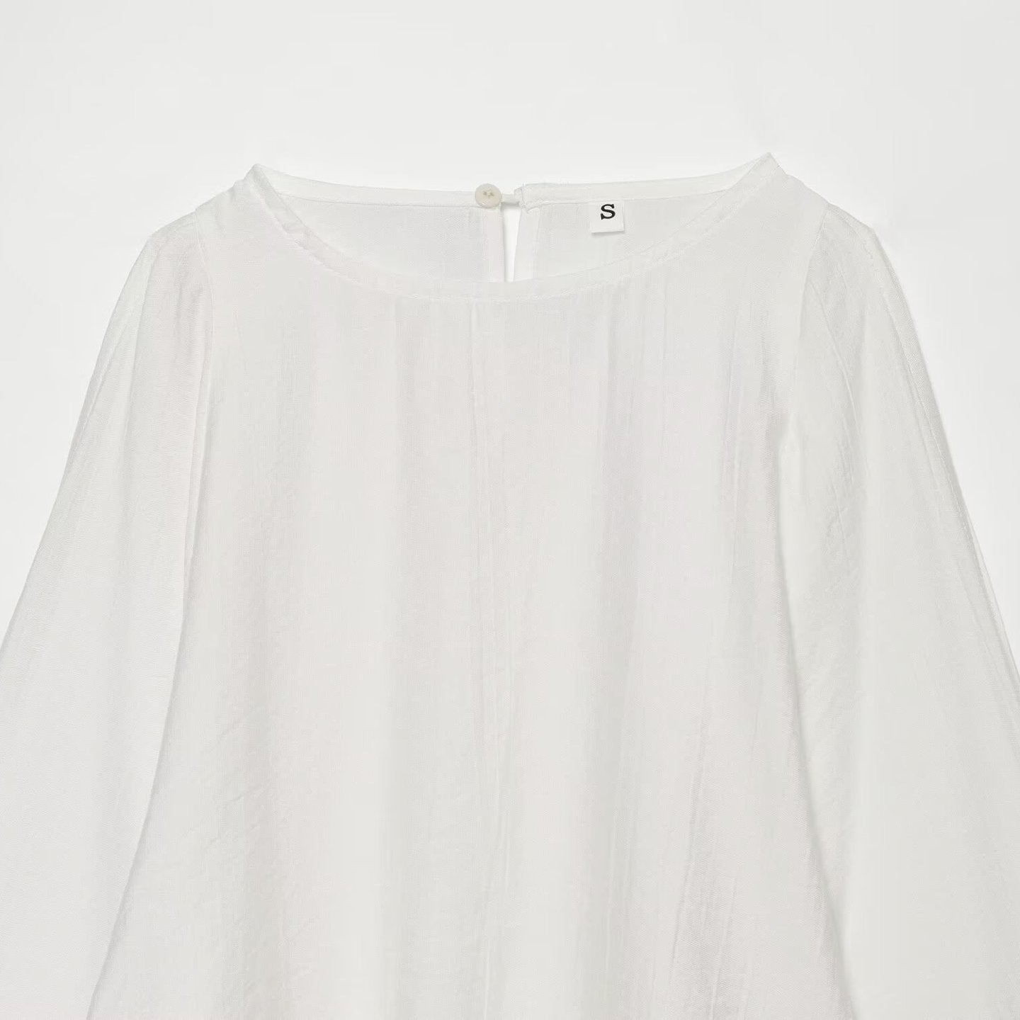 Women's oversized blouse with balloon sleeves, round neckline and soft viscose quality Chichicherry