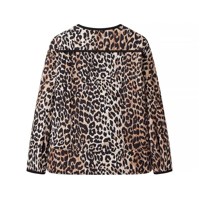 Women’s short jacket with all-over leopard print, round neckline and contrasting piping Chichicherry