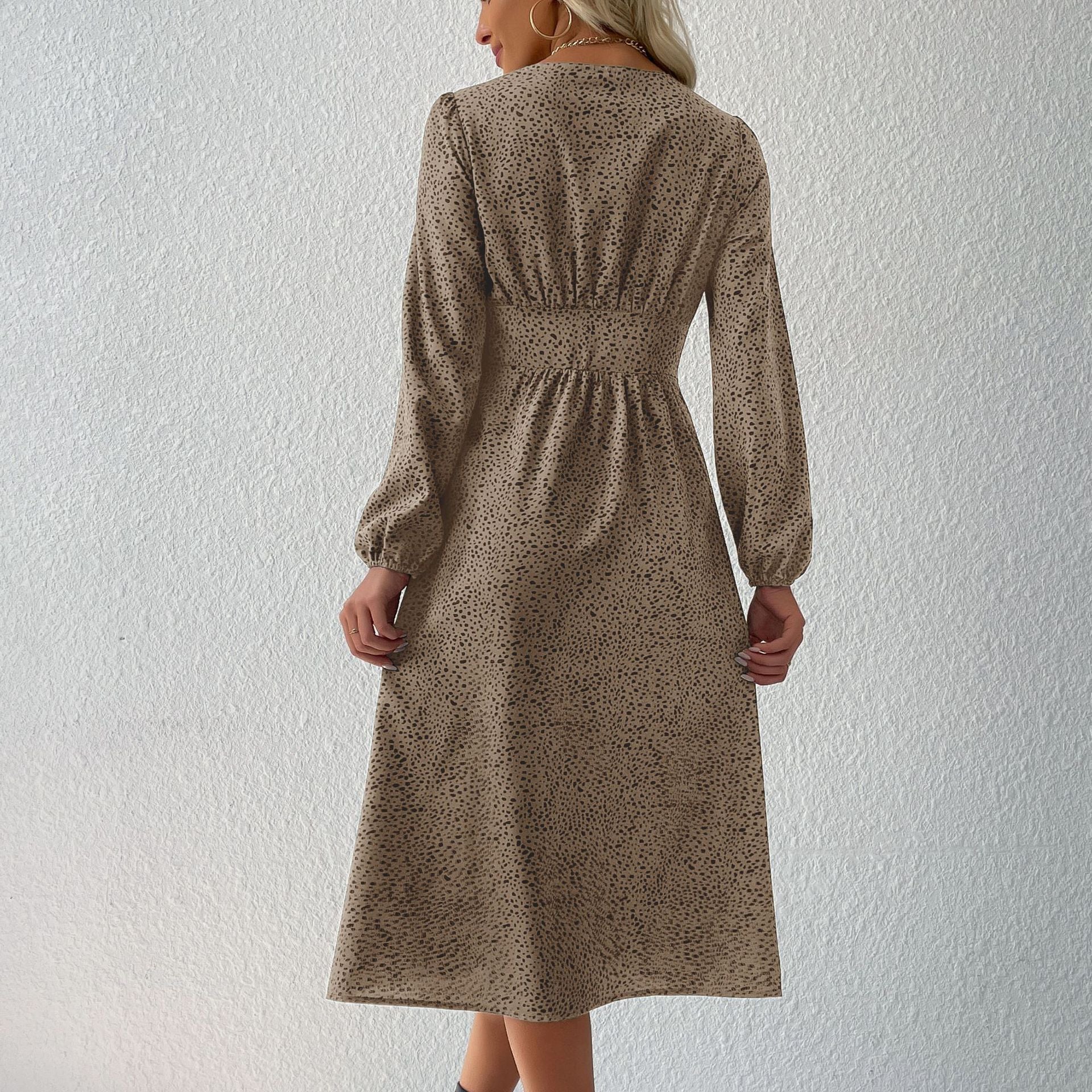 Women's V-neck midi dress with button placket, tailored fit and balloon sleeves Chichicherry