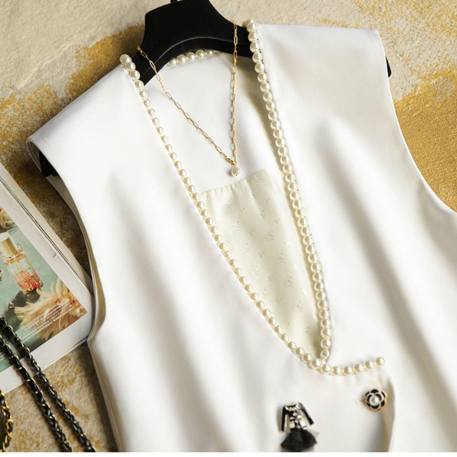 Women's Elegant Blazer Vest with Pearl Decoration Chichicherry