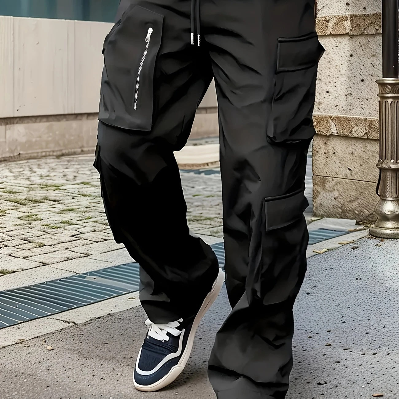 Men's multifunctional cargo pants with large flap and zip pockets as well as drawstring Chichicherry