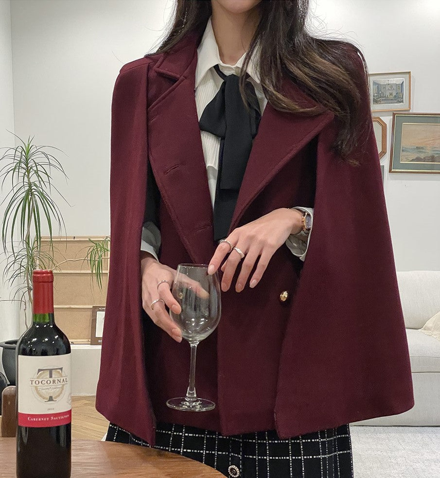 Women’s coat cape in tailoring look with double-breasted button placket and distinctive shoulder Chichicherry