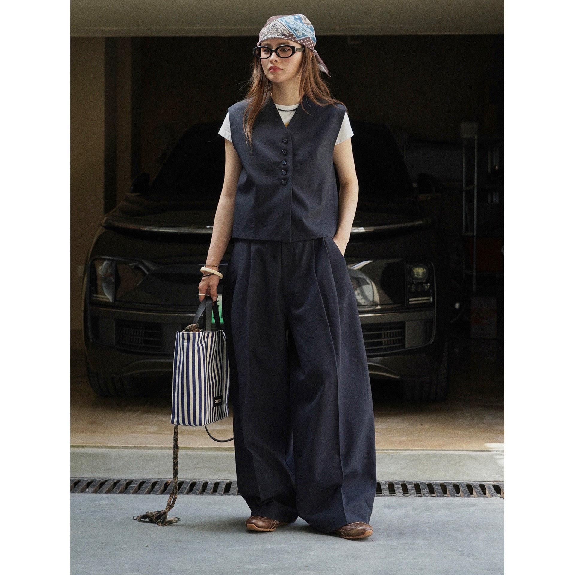 Women Wide High-Waisted Marlene Pants with Pleats and Low Crotch Chichicherry