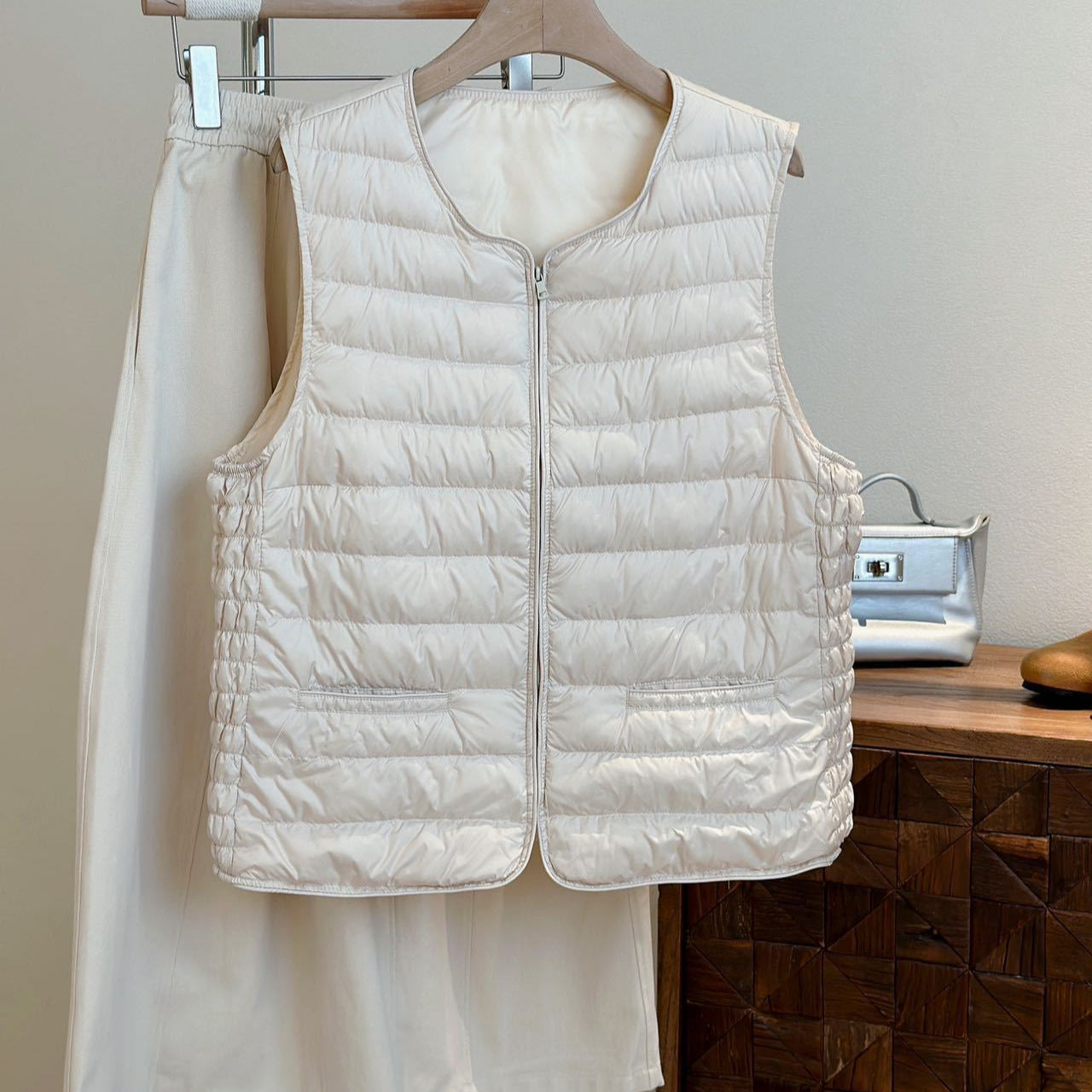 Women's ultralight quilted vest with zipper and side elastic inserts Chichicherry