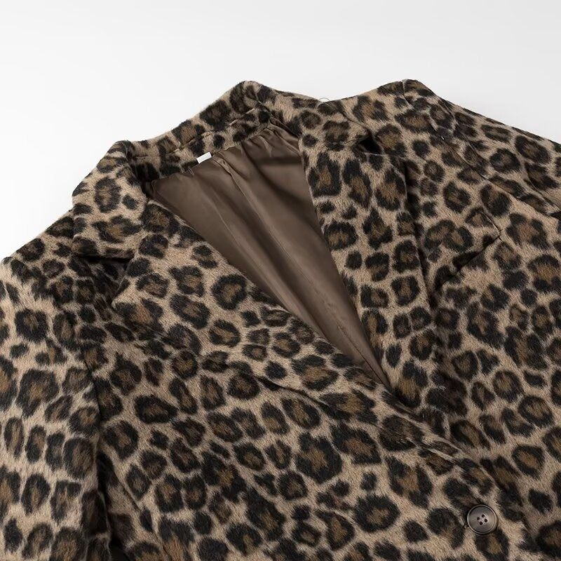 Women's Oversized Blazer in Leopard Print with Notch Collar and Flap Pockets Chichicherry