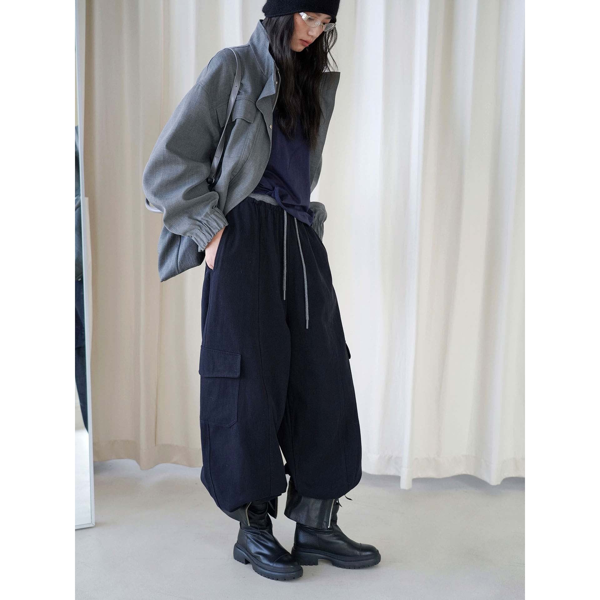 Women's loose Cargo pants with elastic waistband and large flap pockets Chichicherry