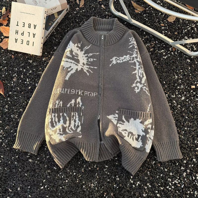 Unisex Grobgestrickte Zip‑Strickjacke mit hohem Rippenkragen, Jacquardmuster und aufgesetzten Taschen Chichicherry