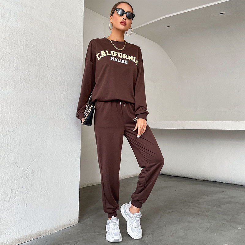 Women Casual Sweatset in College Look with Oversized Sweatshirt and Jogging Pants Chichicherry