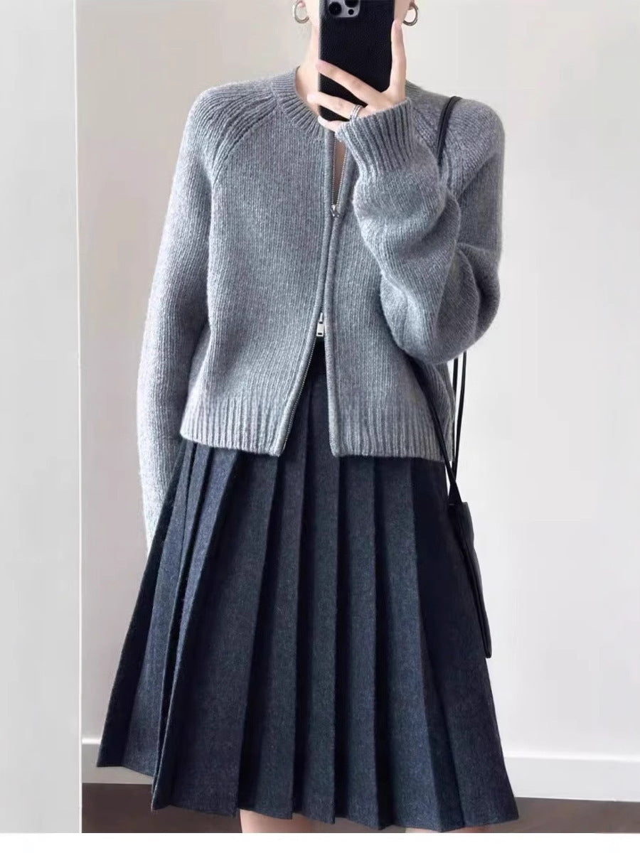 Ladies short jacket made of soft fine knit with full-length zipper and ribbed hem Chichicherry