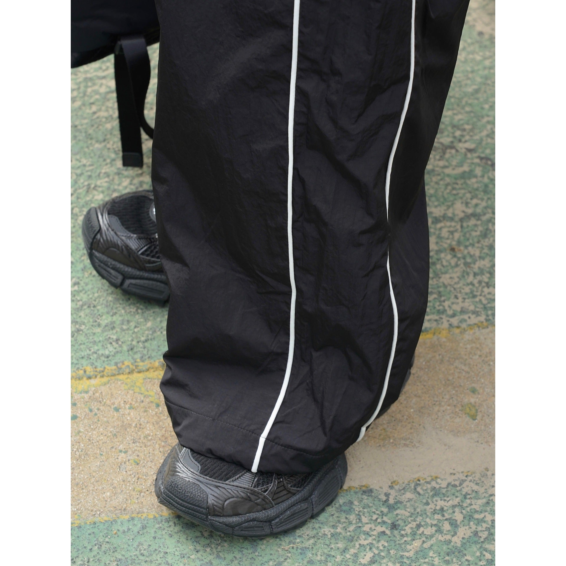Women Loose Nylon Training Pants with Contrast Piping and Elastic Waistband Chichicherry