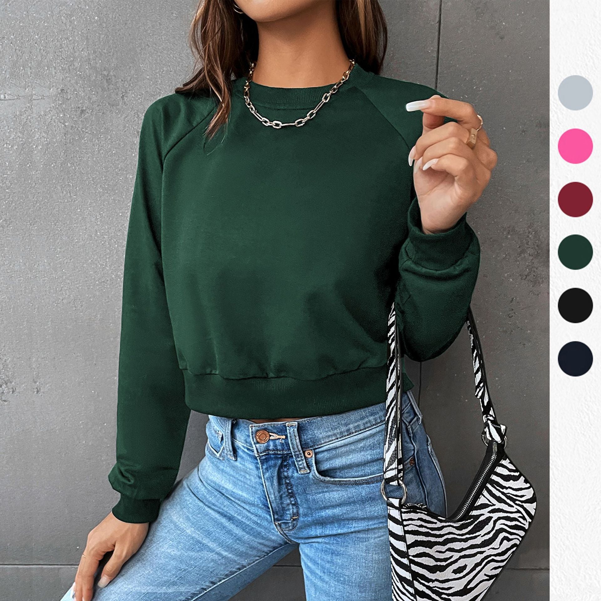 Women's Cropped Sweatshirt made of cotton blend with raglan sleeves Chichicherry