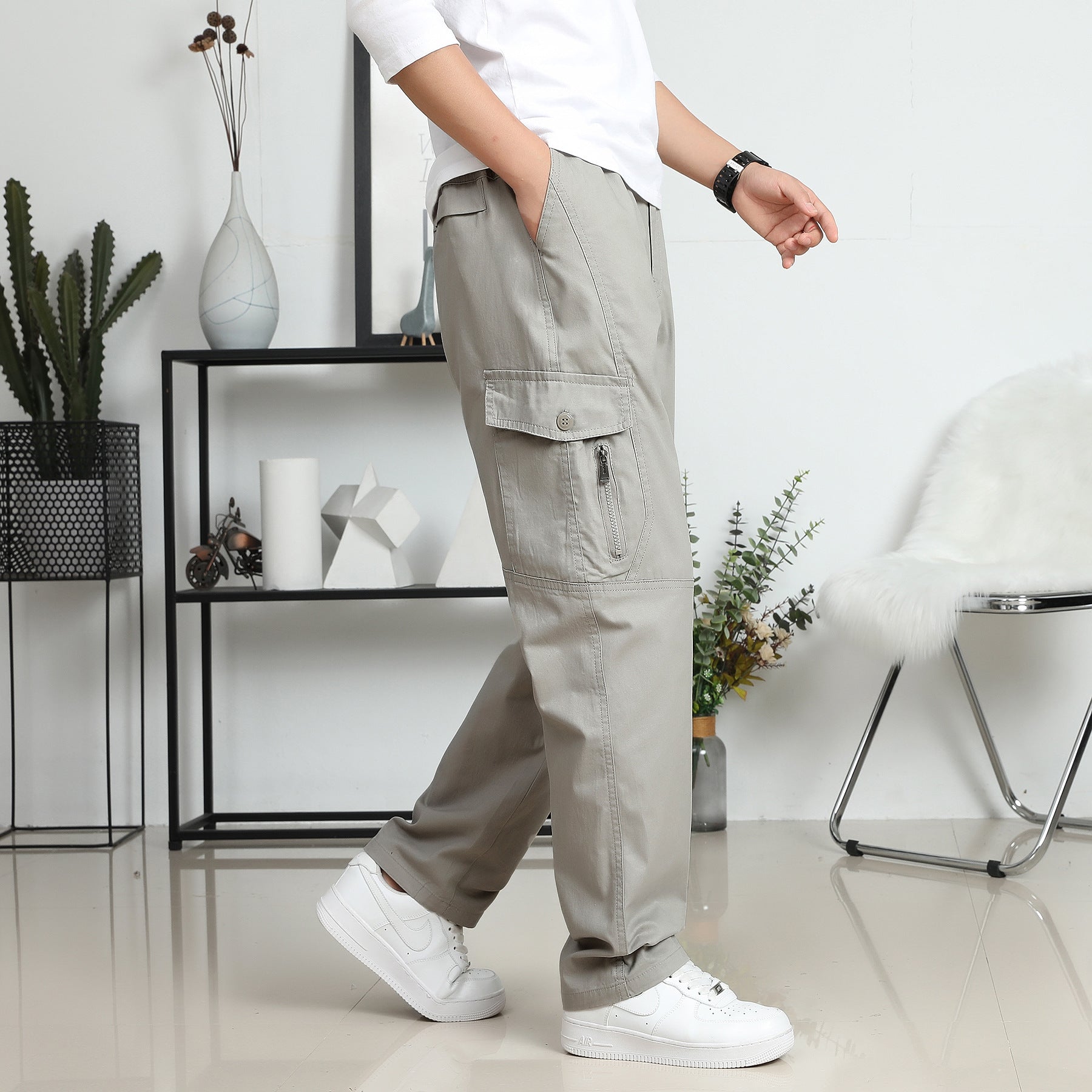 Men's Relaxed-Fit Cargo Pants in Utility Design with Knee Panels & Flap Pockets Chichicherry