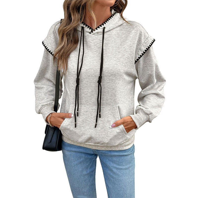 Women's hoodie with short rolled sleeves, kangaroo pocket and decorative zigzag seam Chichicherry