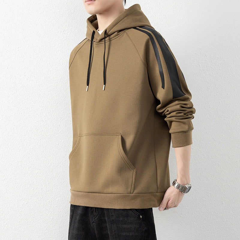 Men's hoodie with raglan sleeves, kangaroo pocket and contrast stripes Chichicherry