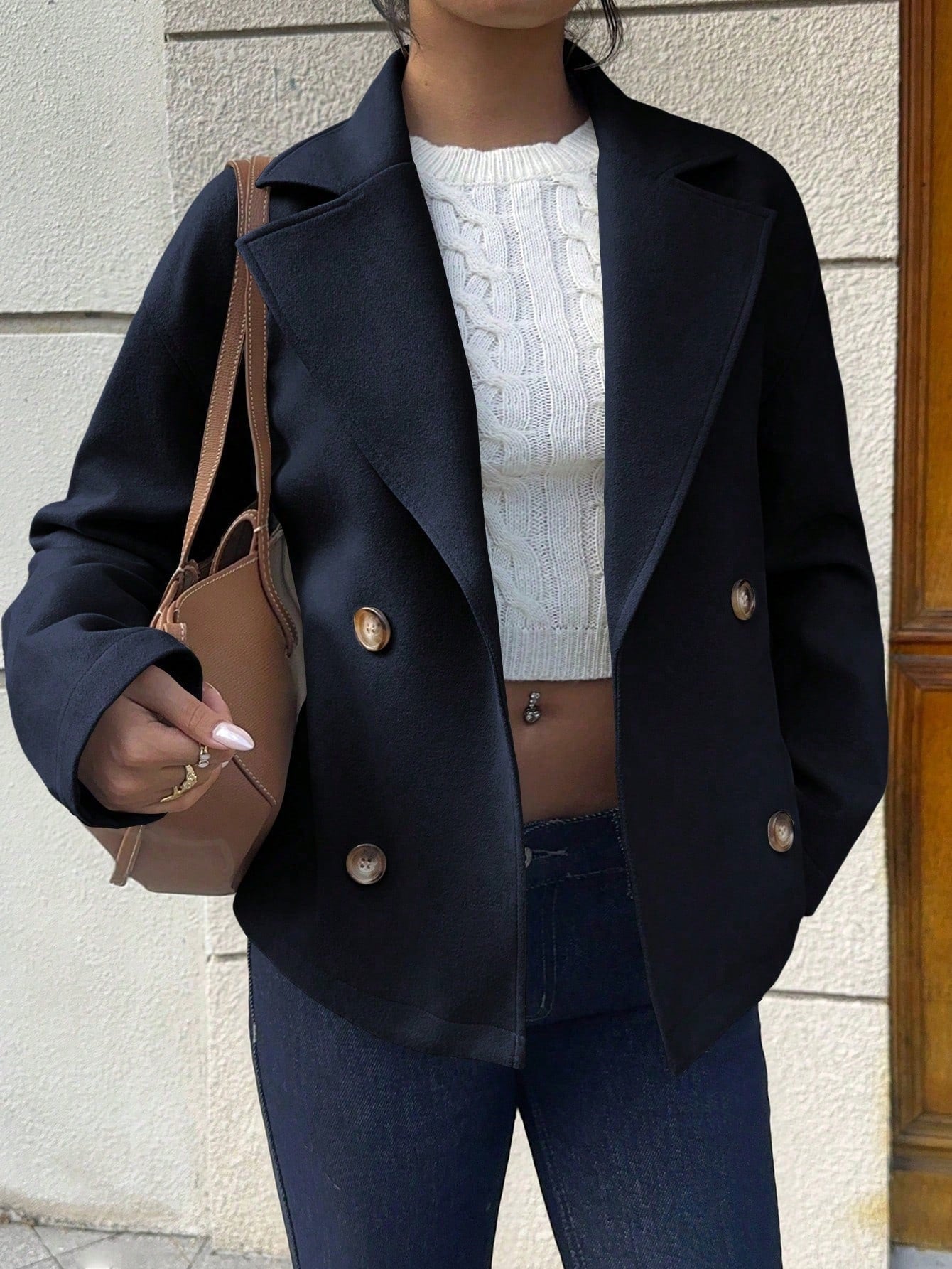 Women's short blazer in double-breasted style with wide lapels Chichicherry